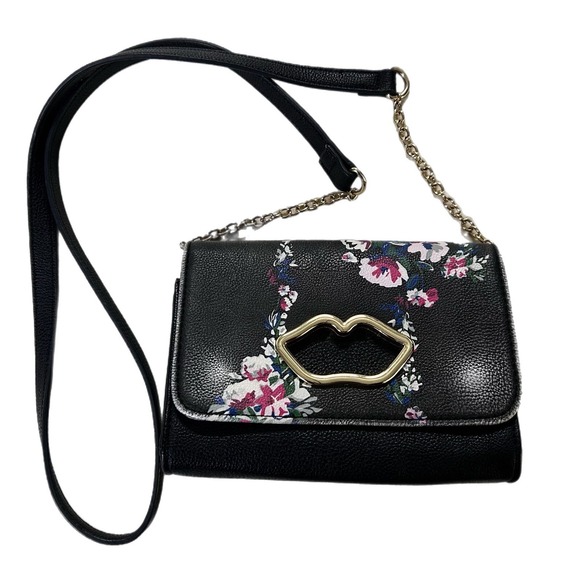 Betsey Johnson Handbags - BETSEY JOHNSON Crossbody Bag Purse Kiss Lips‎ Snap Closure